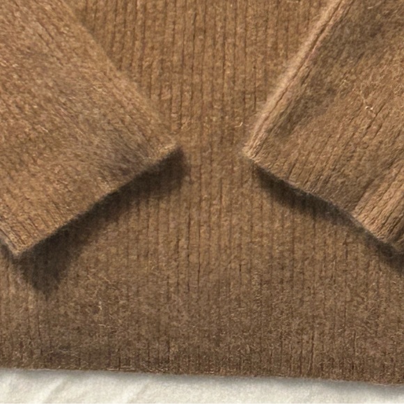 Orvis Girl’s Cashmere Tan Turtleneck Sweater - Large - Picture 7 of 9